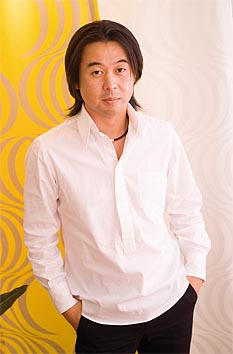 建築デザイナー：穂満　慎一